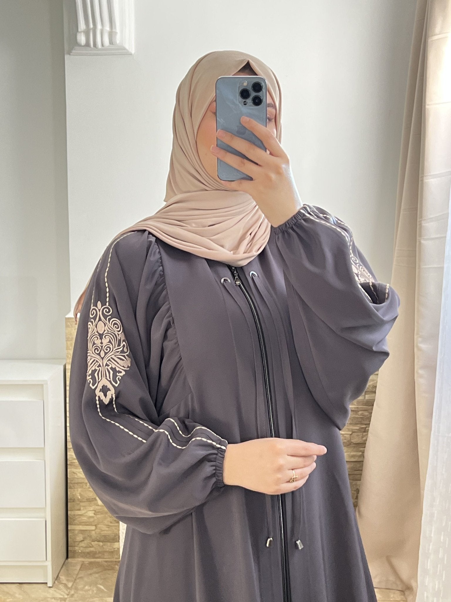 حجاب أنيق بتطريز فاخر – 11 لون مميز | مقاسات من 38 إلى 48 - TopVetmentsDZ