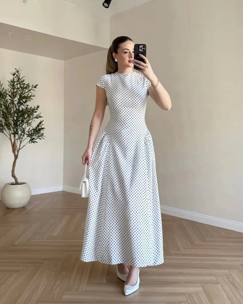 فستان باريسي منقط بالأسود | Robe Parisienne Pois Noirs - TopVetmentsDZ
